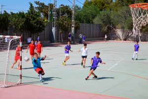 Actividad de futbol en Villa Pilar